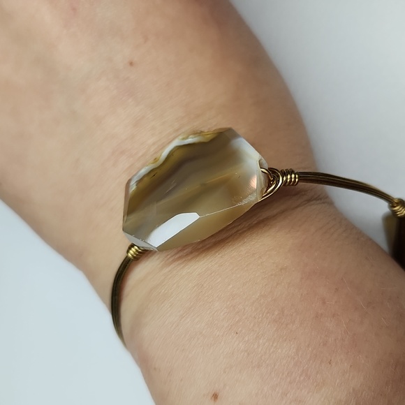 5 for $25! Bee Wired Tan Stone Agate Gold Tone Wire Bangle Bracelet - Picture 6 of 6